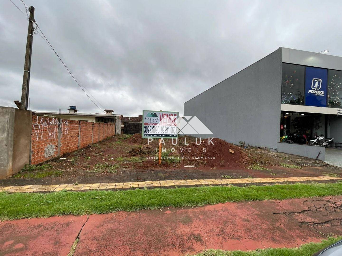 Terreno no Centro em Curitiba / PR, 390m² para Venda por R$ 1.500.000,00