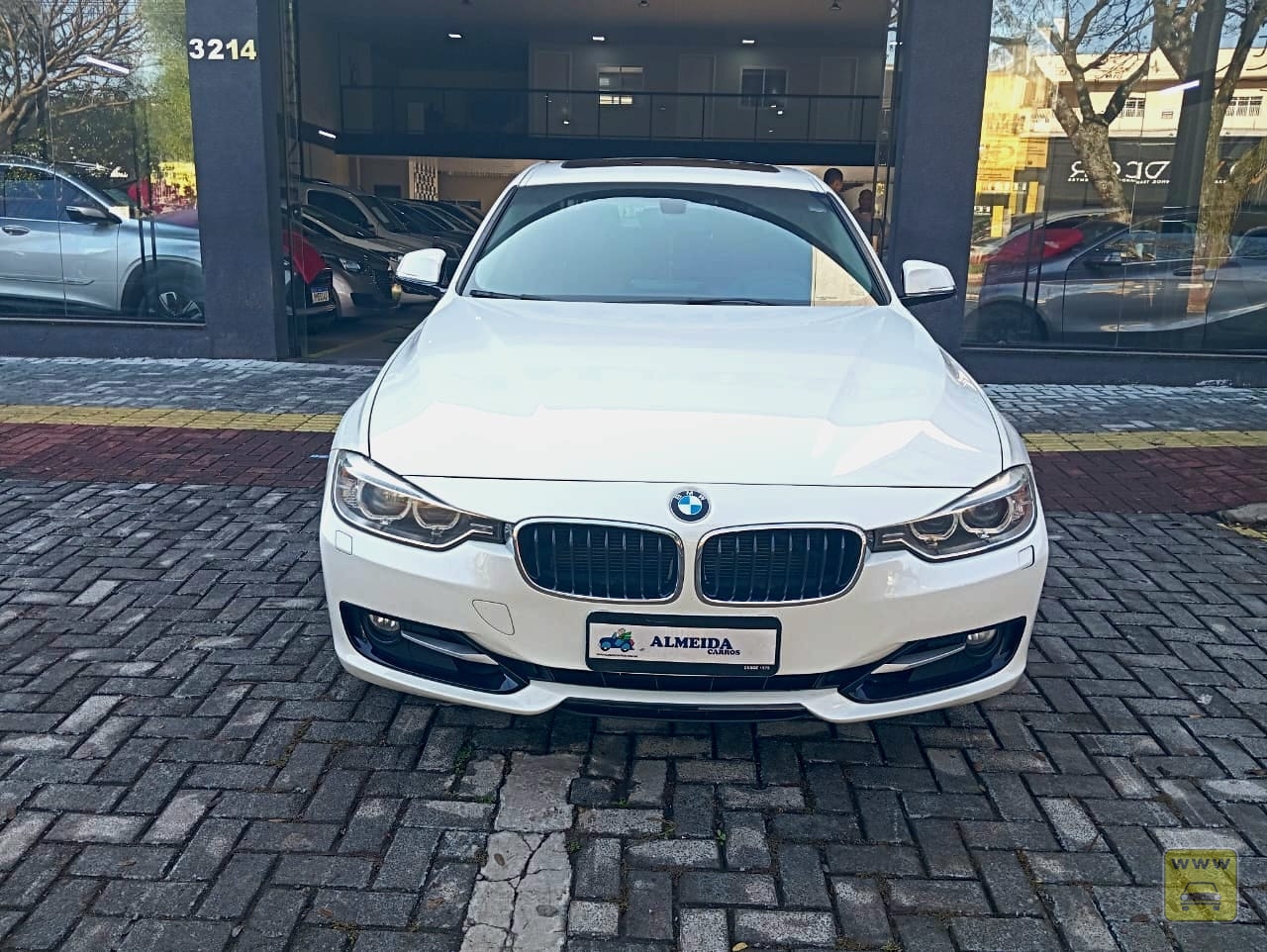 BMW 328i ACTIVE FLEX. Veículo ALMEIDA CARROS