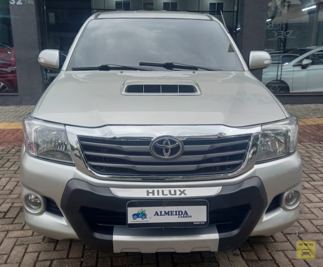 TOYOTA HILUX CD SRV 4X4. Seminovo ALMEIDA CARROS