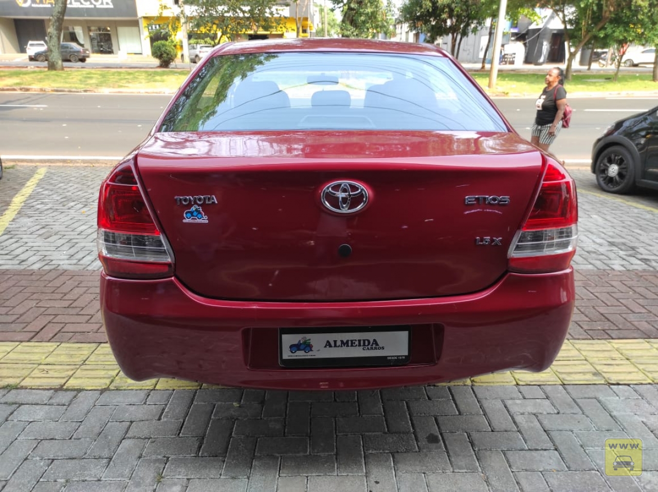 TOYOTA ETIOS SEDAN X. Veículo ALMEIDA CARROS