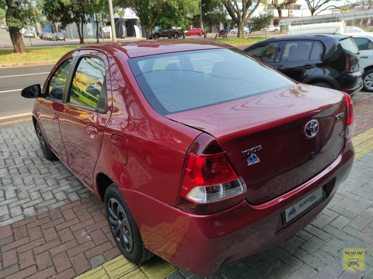 TOYOTA ETIOS SEDAN X. Veículo ALMEIDA CARROS