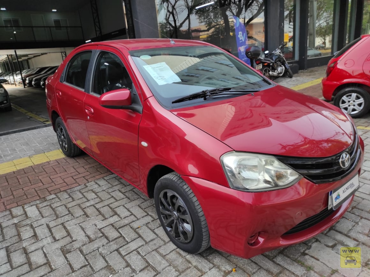 TOYOTA ETIOS SEDAN X. Veículo ALMEIDA CARROS