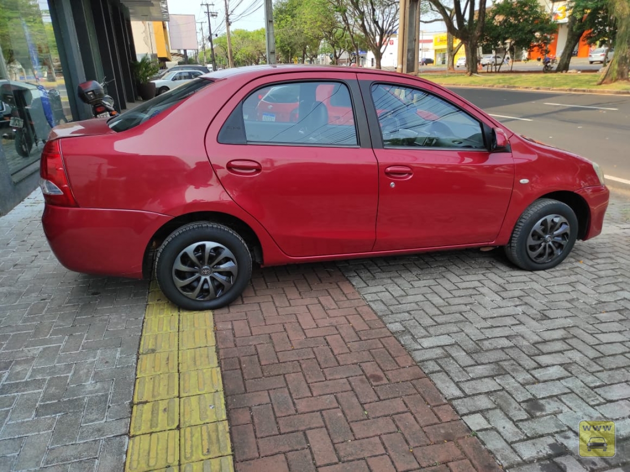 TOYOTA ETIOS SEDAN X. Veículo ALMEIDA CARROS