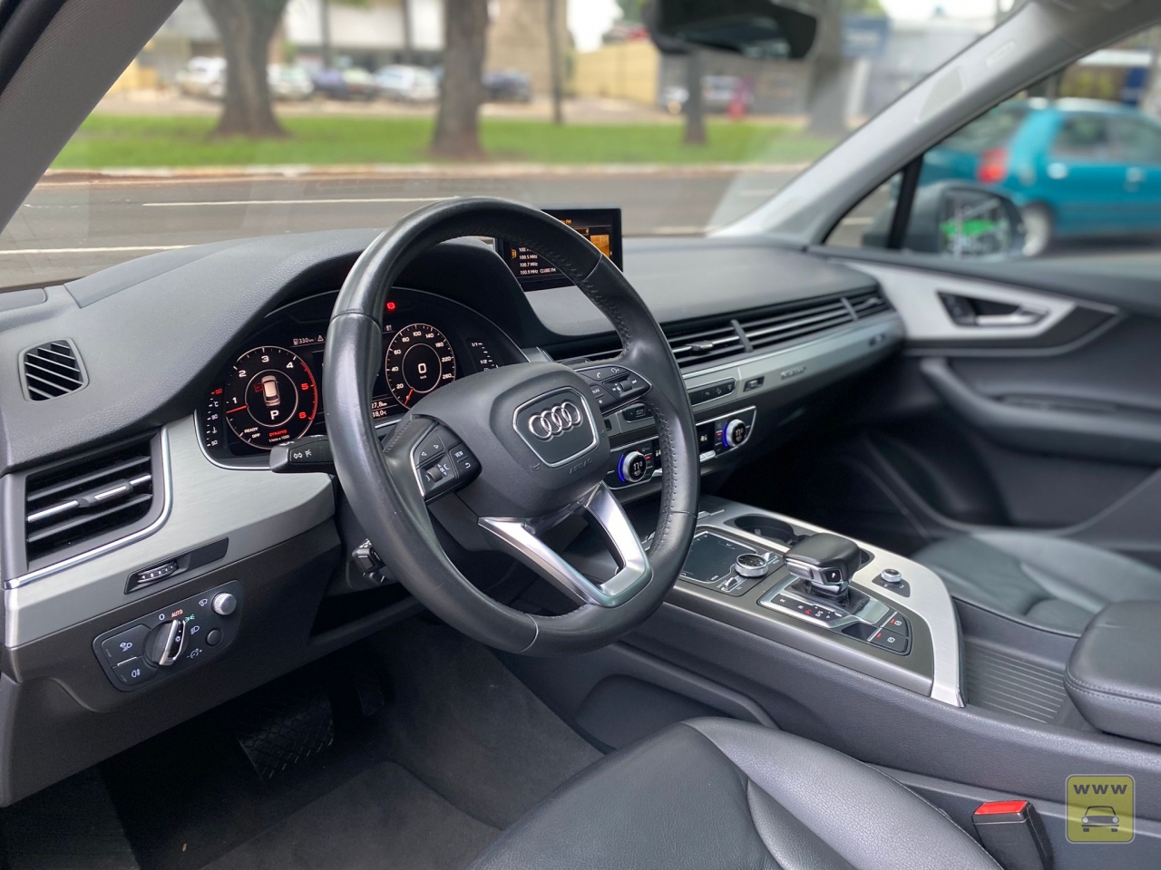 AUDI Q7 3.0