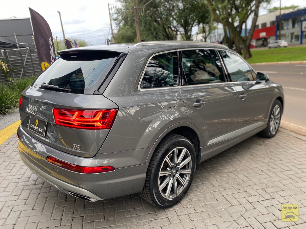 AUDI Q7 3.0