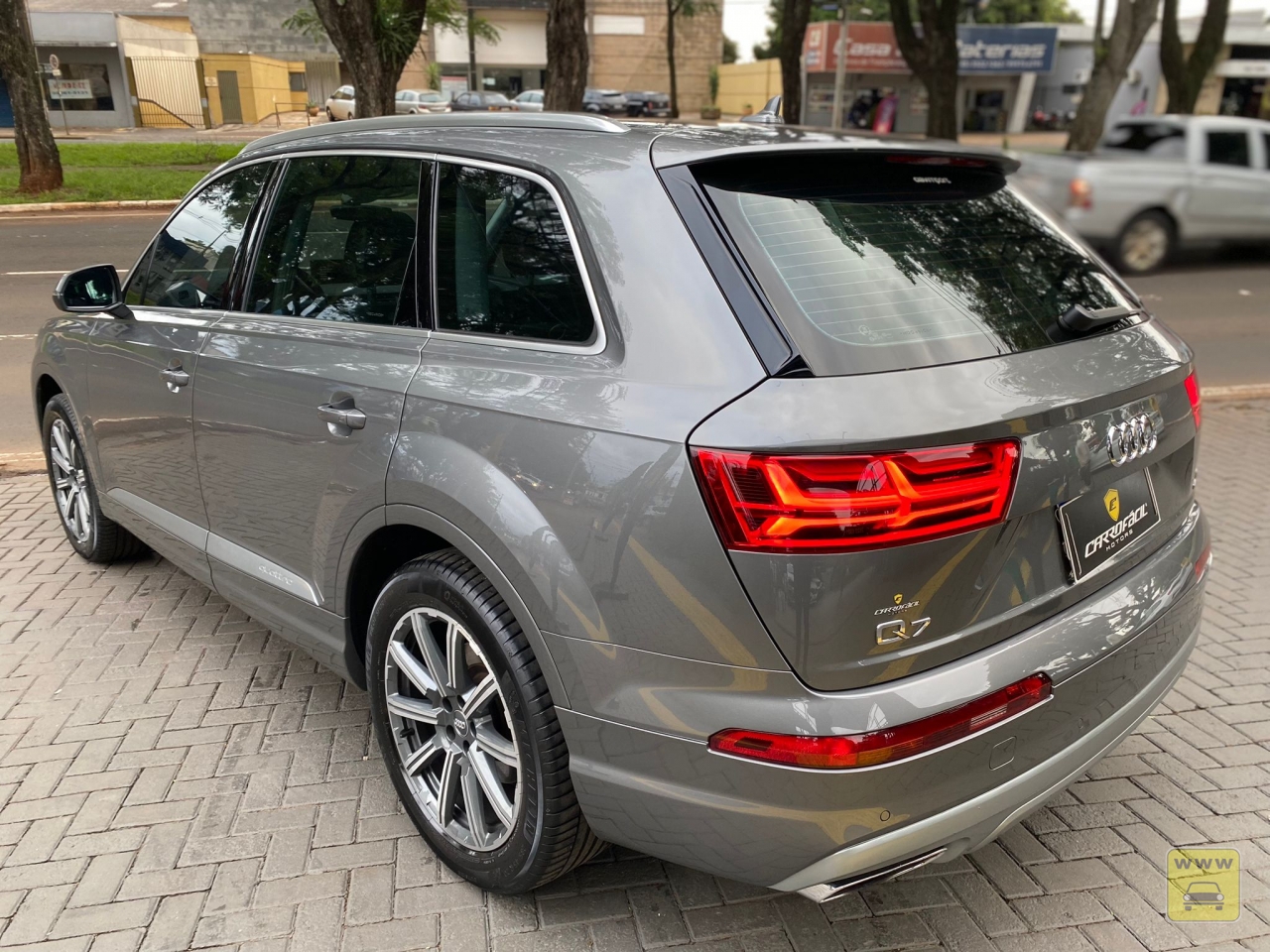 AUDI Q7 3.0