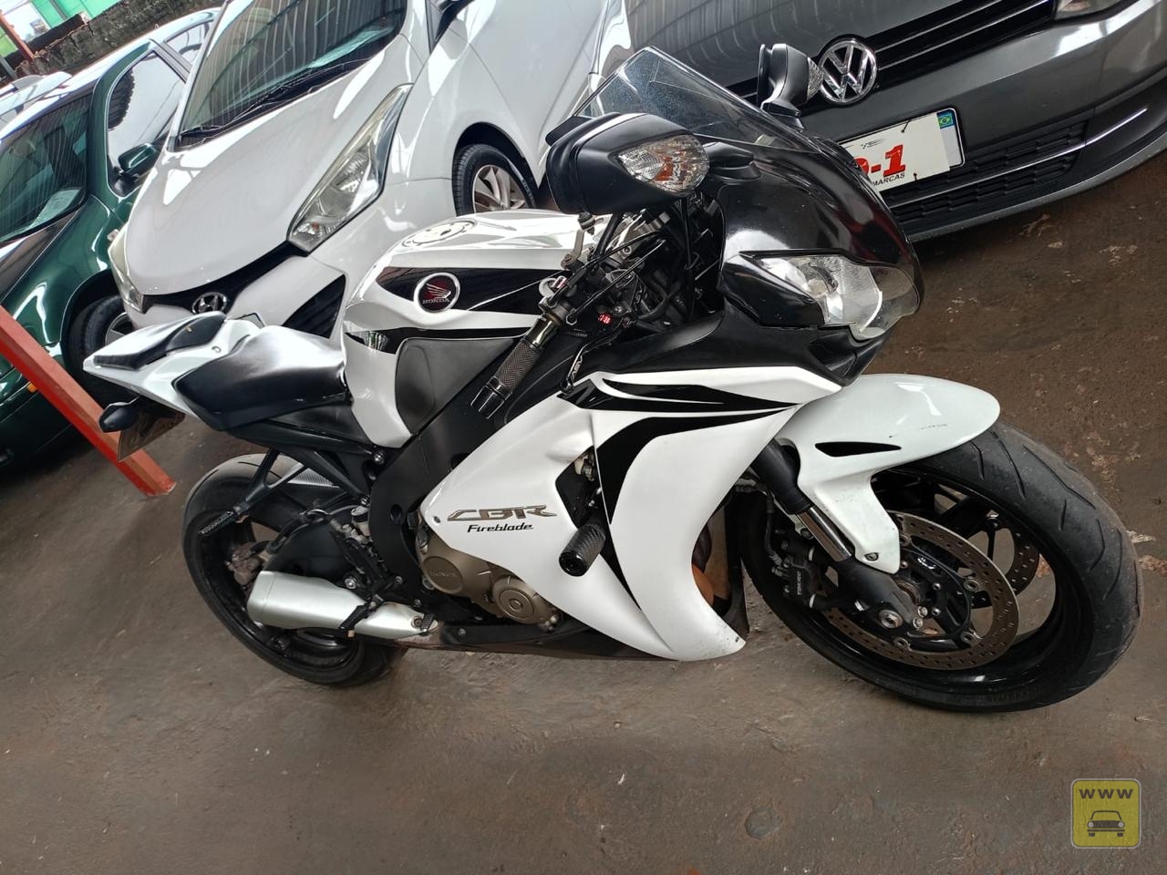 HONDA CBR 1000 RR. Veículo D1 Multimarcas