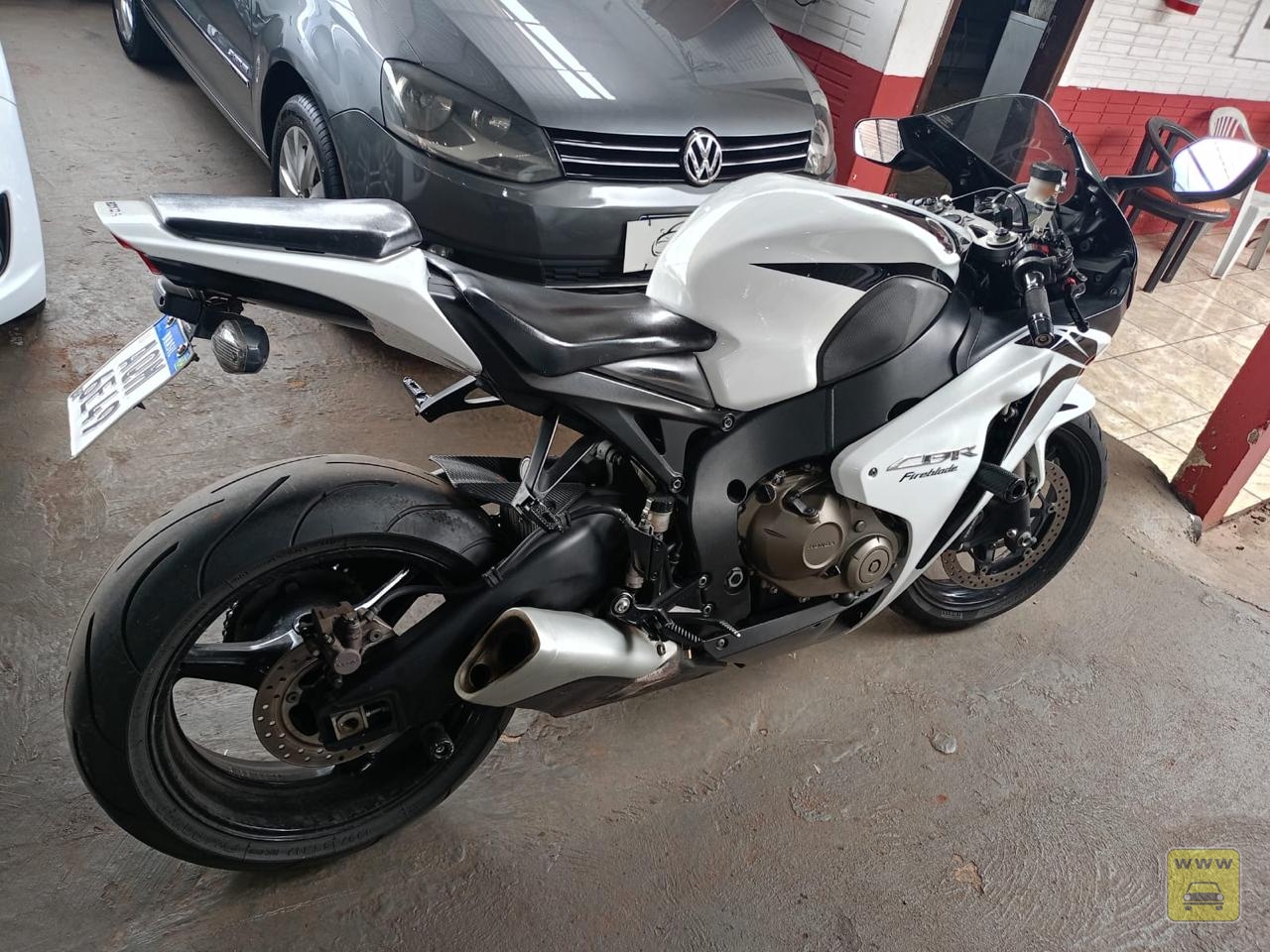 HONDA CBR 1000 RR. Veículo D1 Multimarcas