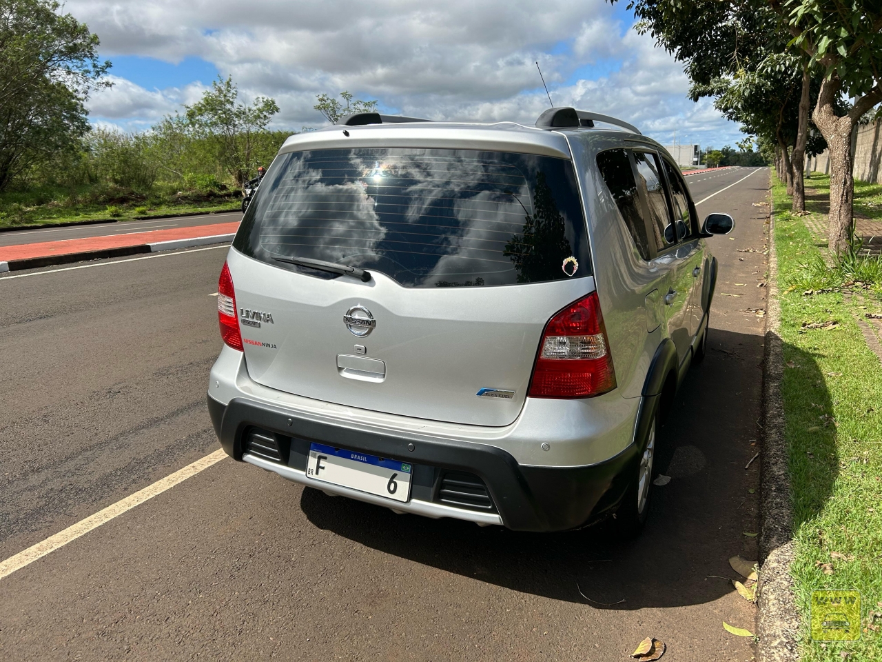 NISSAN LIVINA XGEAR 1.8. Veículo ALMEIDA CARROS