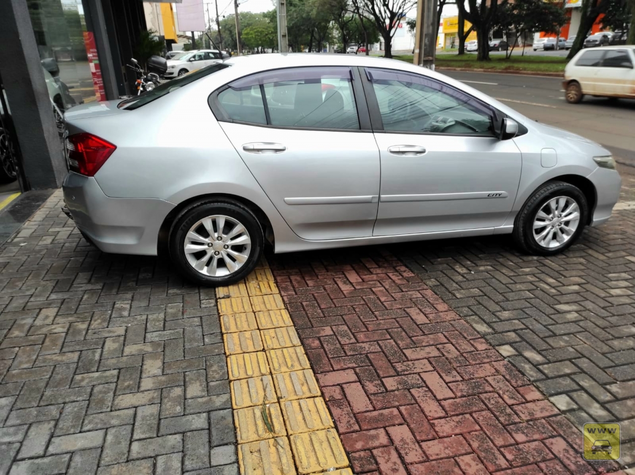 HONDA CITY LX FLEX. Veículo ALMEIDA CARROS