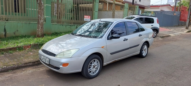 FORD Focus Sedan 2.0 16V 01/01 | Micael | Portal OBusca