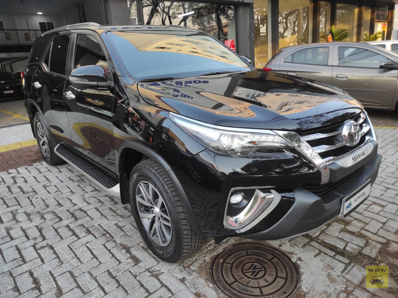 TOYOTA HILUX SW SRX 7 LUGARES. Veículo ALMEIDA CARROS