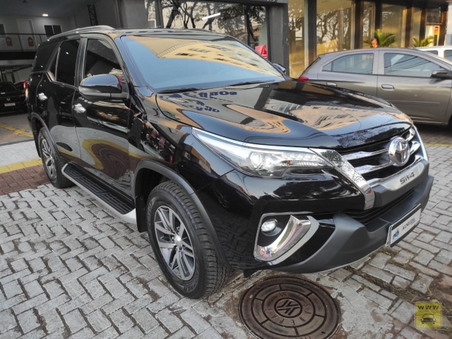 TOYOTA HILUX CDSR A2GF. Veículo ALMEIDA CARROS