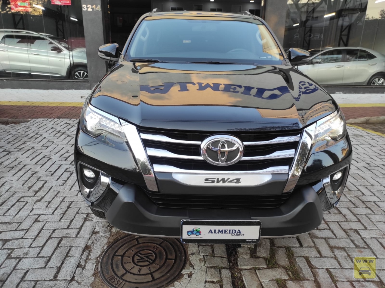 TOYOTA HILUX SW SRX 7 LUGARES. Veículo ALMEIDA CARROS