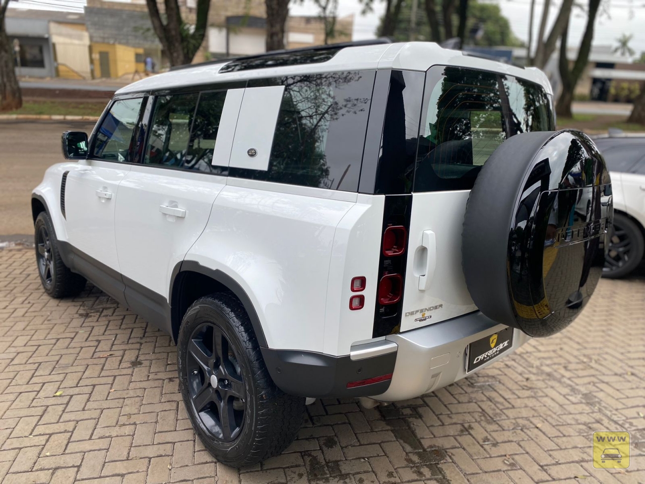 LAND ROVER DEFENDER