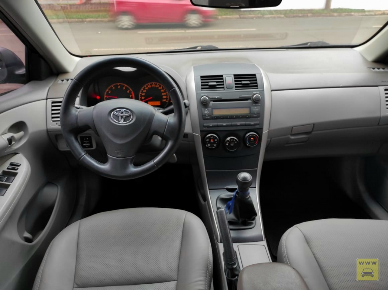 TOYOTA COROLLA XLI 1.8. Veículo ALMEIDA CARROS