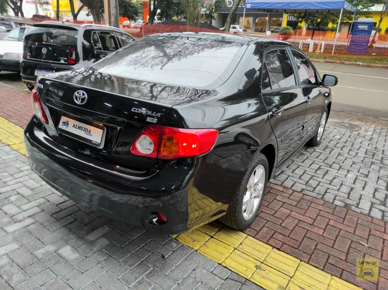 TOYOTA COROLLA XLI 1.8. Veículo ALMEIDA CARROS