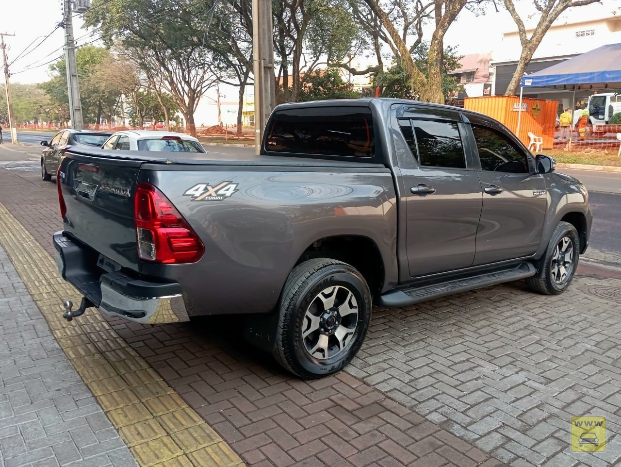 TOYOTA HILUX CD SR. Veículo ALMEIDA CARROS