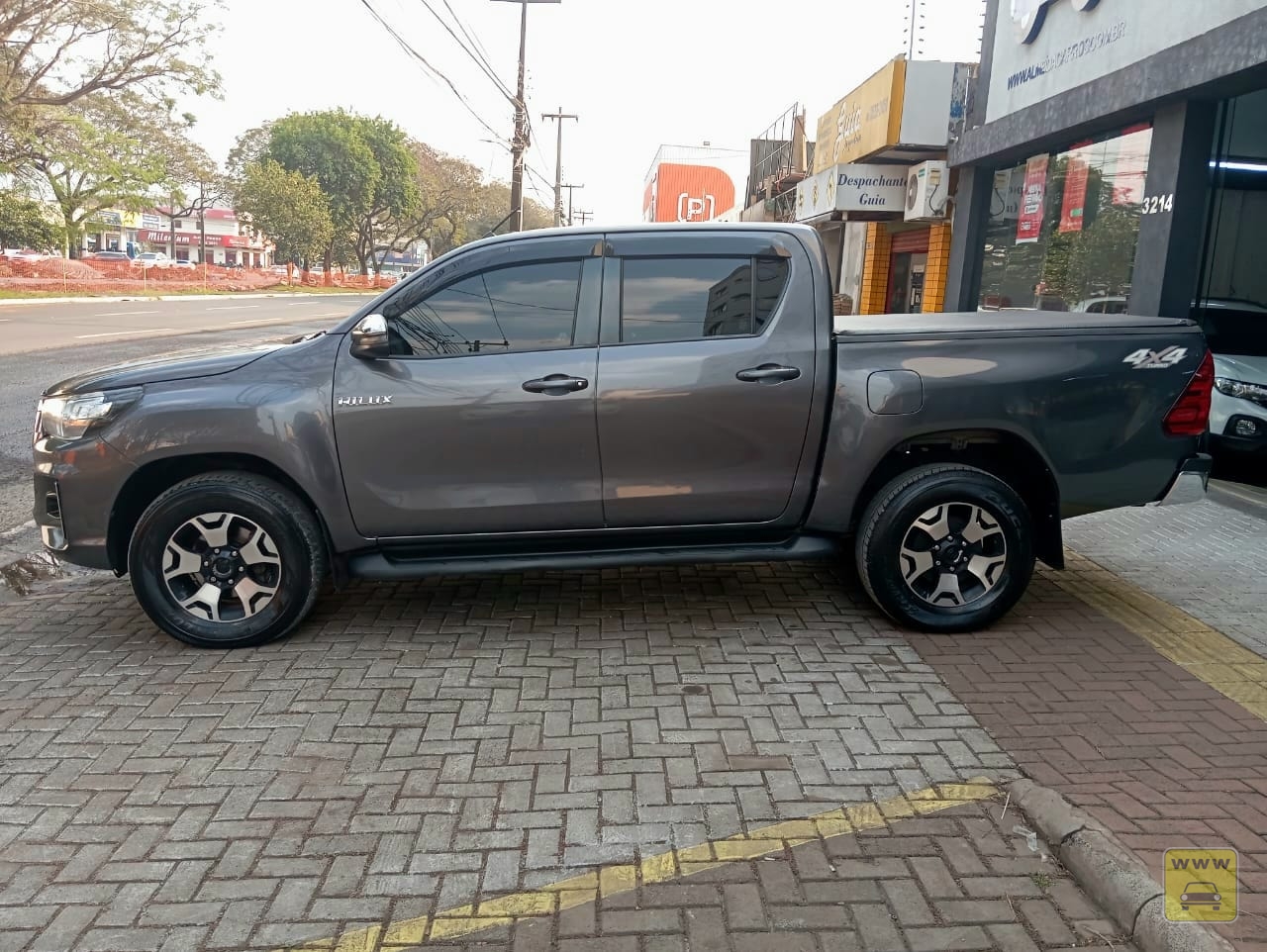 TOYOTA HILUX CD SR. Veículo ALMEIDA CARROS