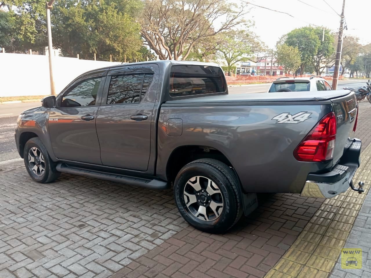 TOYOTA HILUX CD SR. Veículo ALMEIDA CARROS