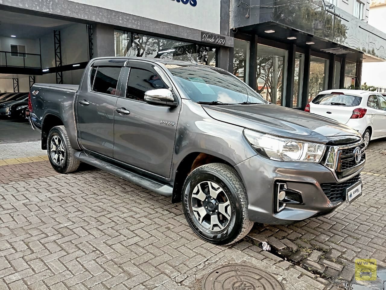 TOYOTA HILUX CD SR. Veículo ALMEIDA CARROS