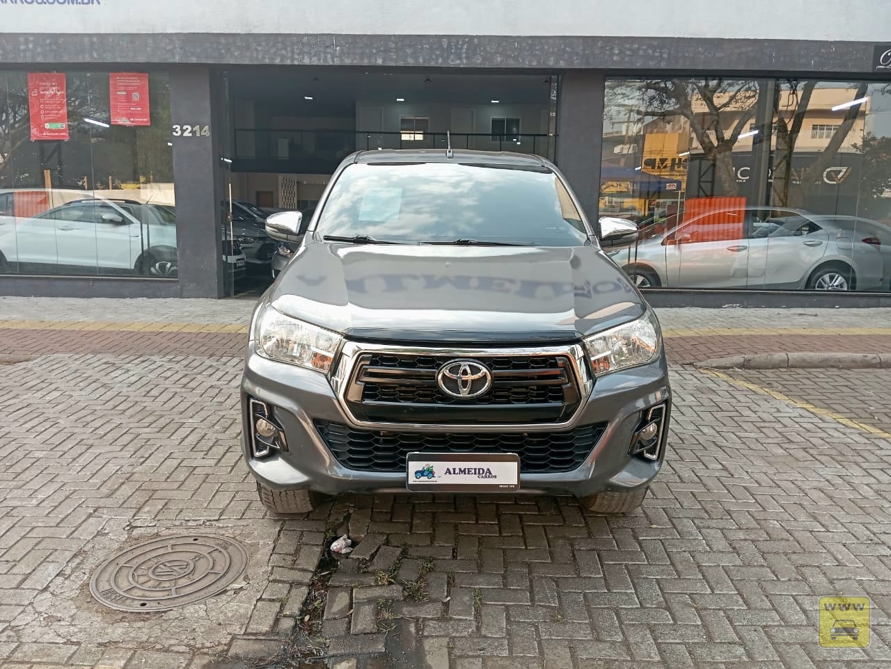 TOYOTA HILUX CD SR. Veículo ALMEIDA CARROS