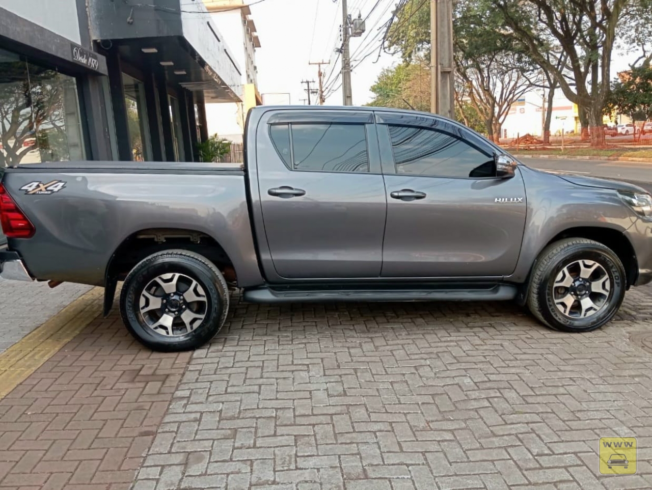 TOYOTA HILUX CD SR. Veículo ALMEIDA CARROS