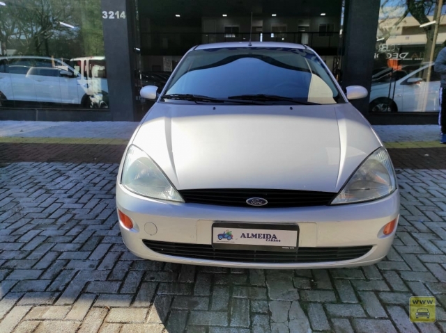 FORD FOCUS 2.0 SEDAN 02/03 | ALMEIDA CARROS | Portal OBusca