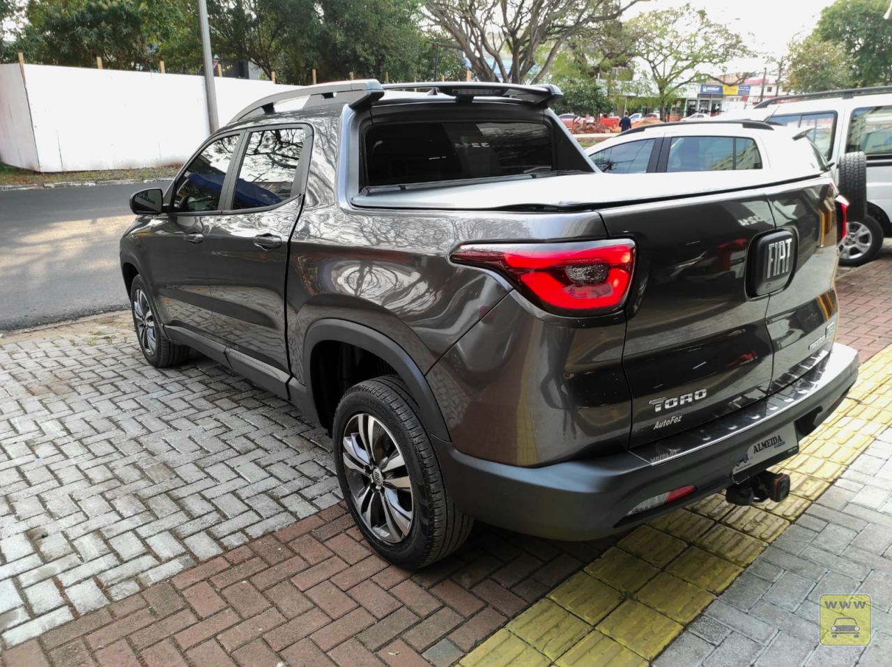 FIAT TORO FREEDOM AT9 4X4. Veículo ALMEIDA CARROS