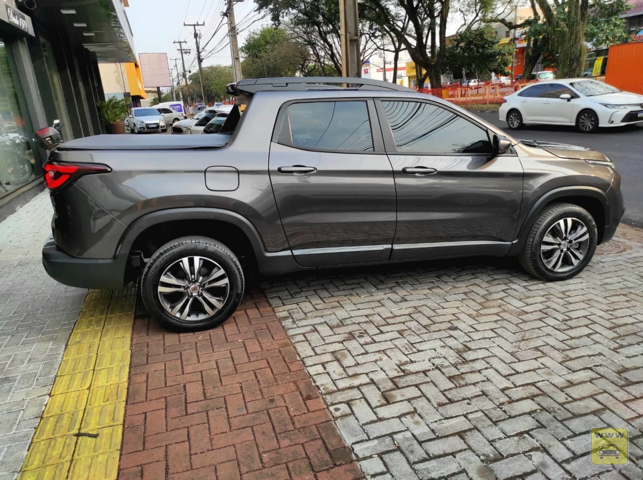 FIAT TORO FREEDOM AT9 4X4. Veículo ALMEIDA CARROS