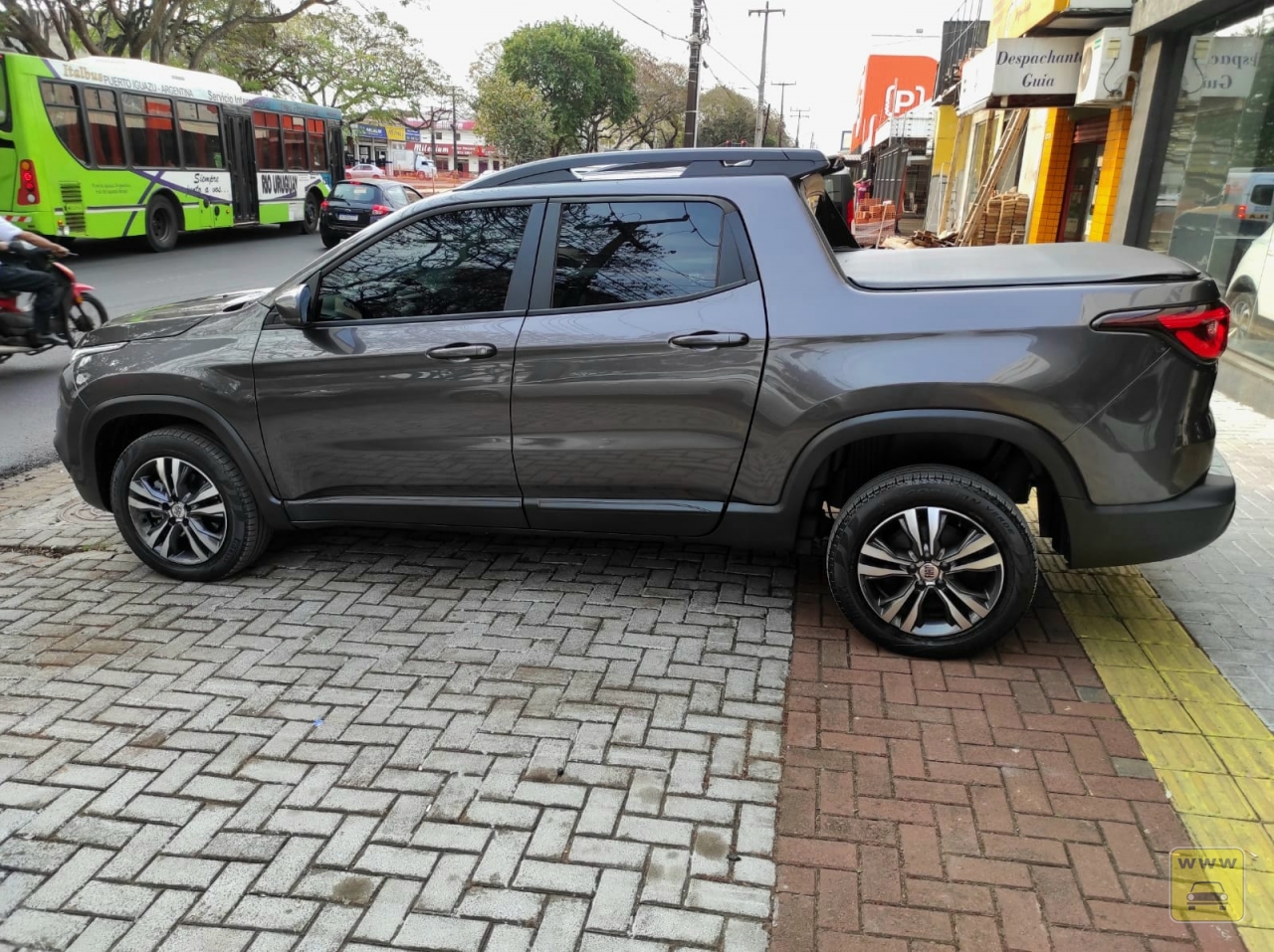 FIAT TORO FREEDOM AT9 4X4. Veículo ALMEIDA CARROS