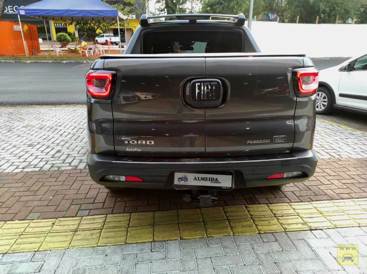 FIAT TORO FREEDOM AT9 4X4. Veículo ALMEIDA CARROS