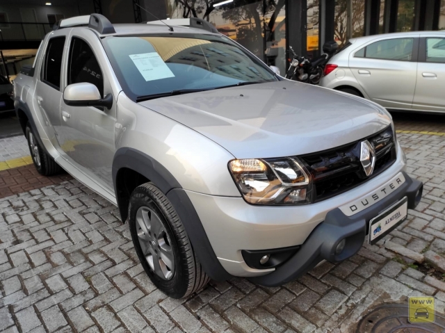 RENAULT DUSTER OROCH 1.6 DYNAM. Seminovo ALMEIDA CARROS