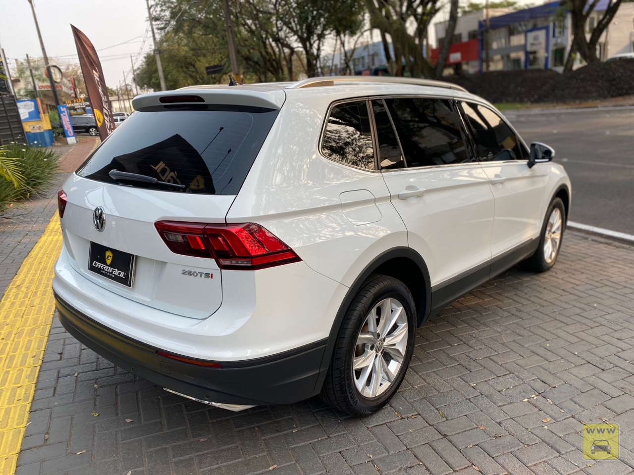 VOLKSWAGEN TIGUAN ALLSPACE