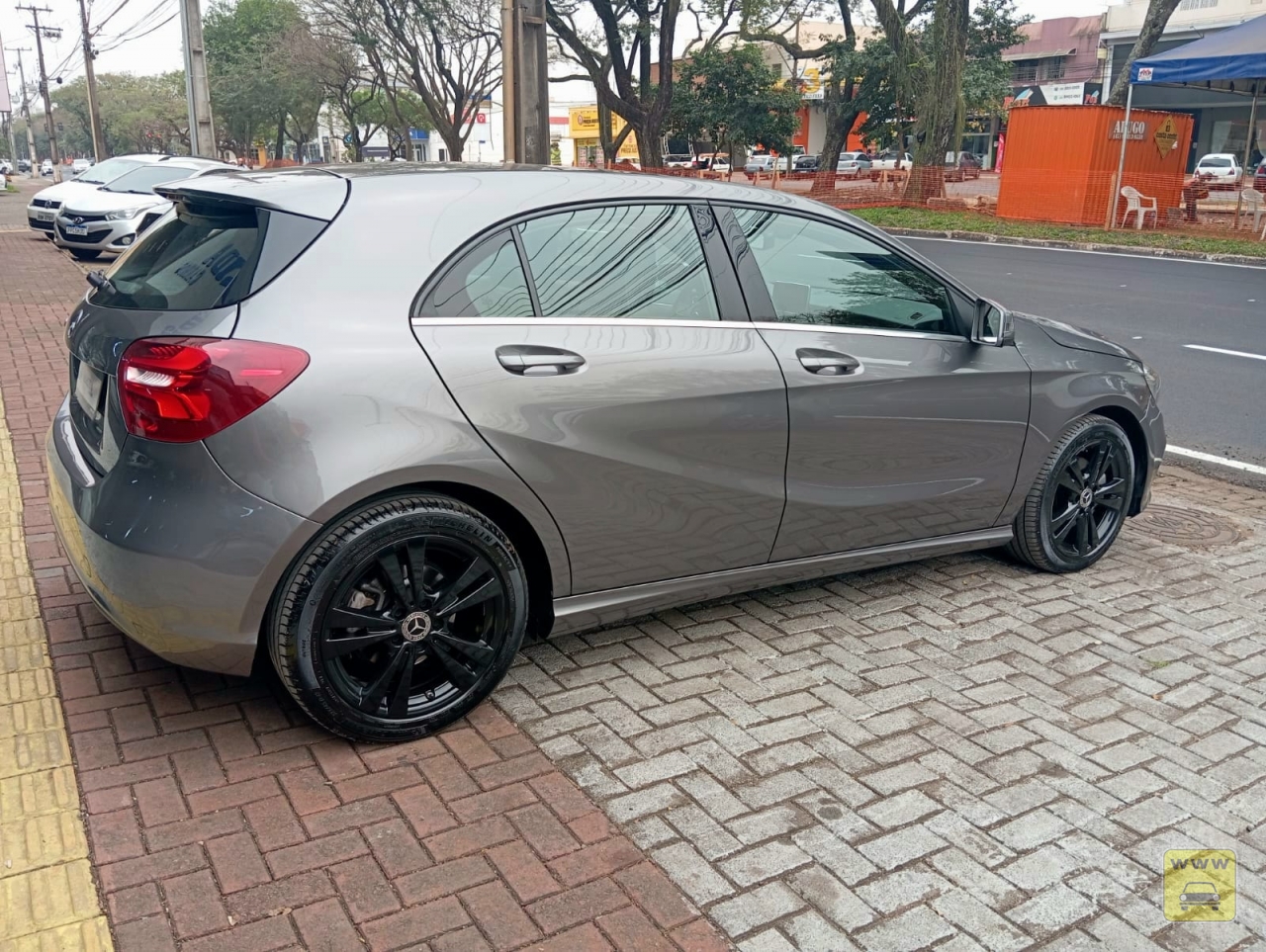 MERCEDES-BENZ A 200 1.6 TURBO. Veículo ALMEIDA CARROS