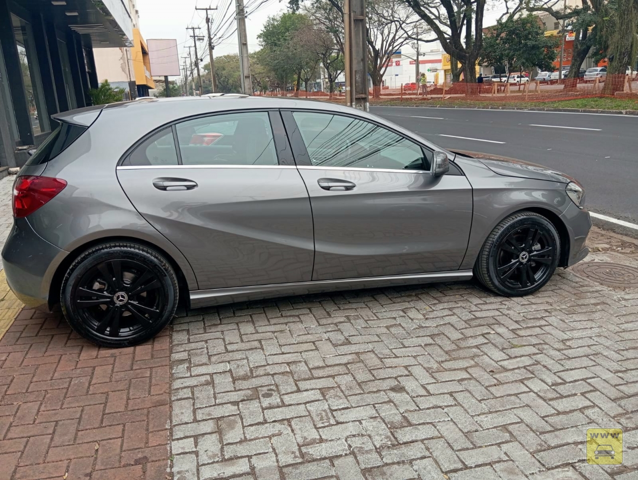 MERCEDES-BENZ A 200 1.6 TURBO. Veículo ALMEIDA CARROS