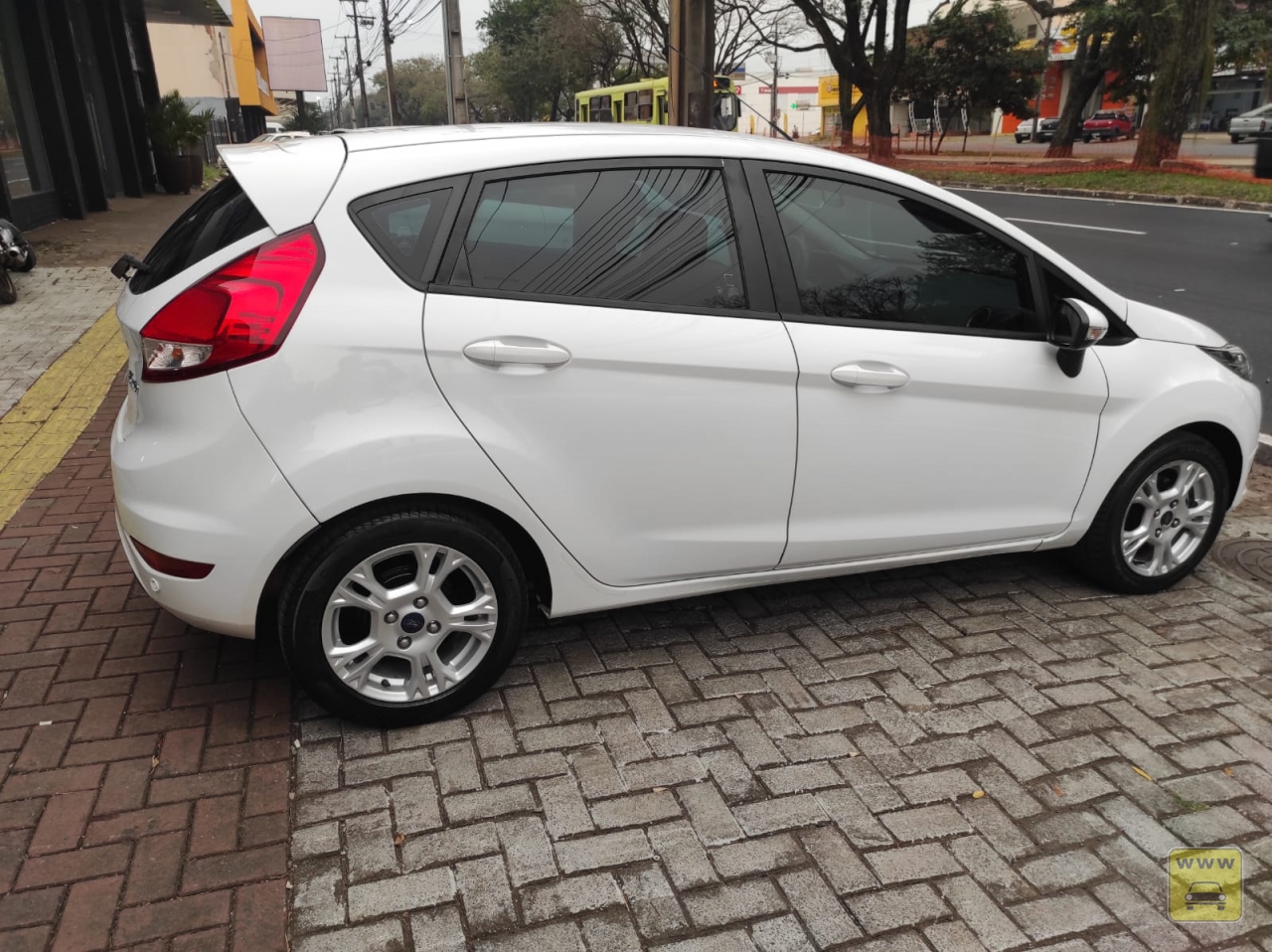 FORD FIESTA HA 1.6L SEB. Veículo ALMEIDA CARROS