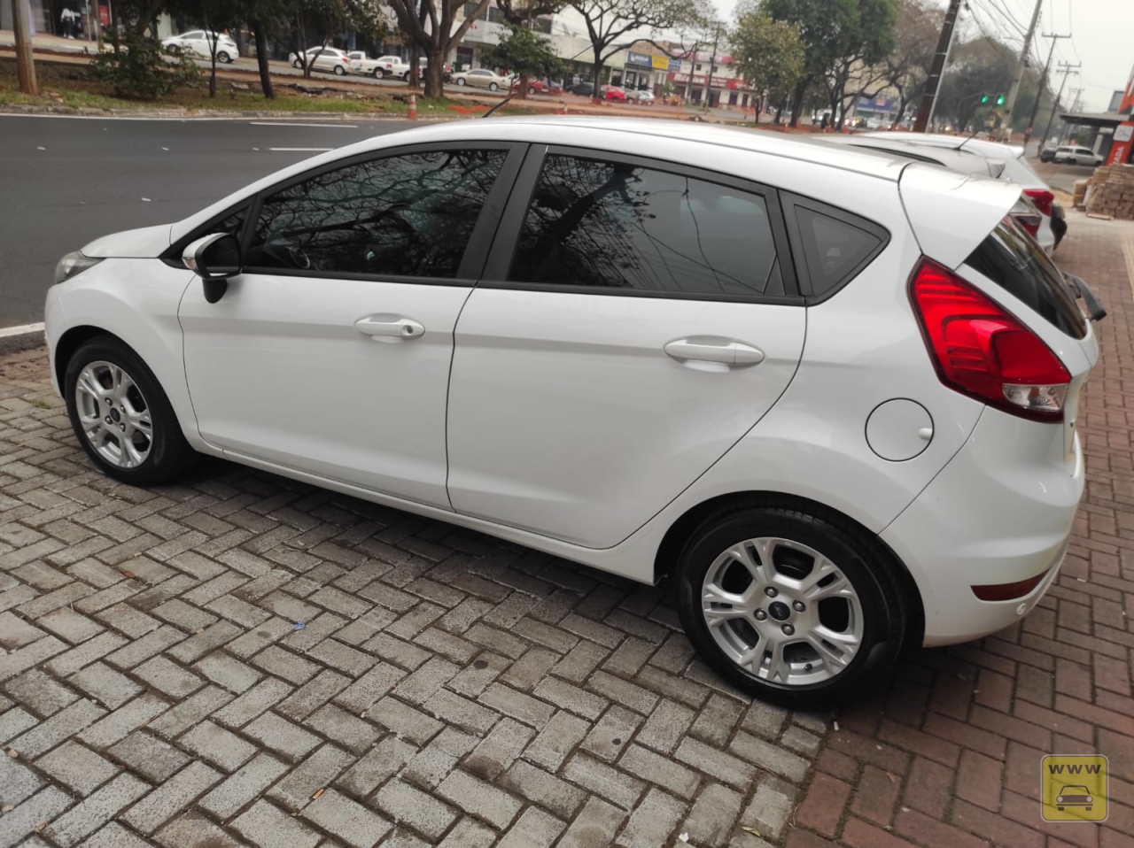 FORD FIESTA HA 1.6L SEB. Veículo ALMEIDA CARROS