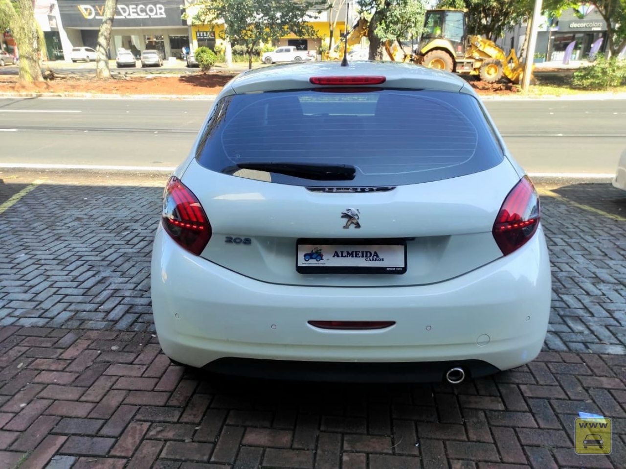 PEUGEOT 208 UBTECH. Veículo ALMEIDA CARROS