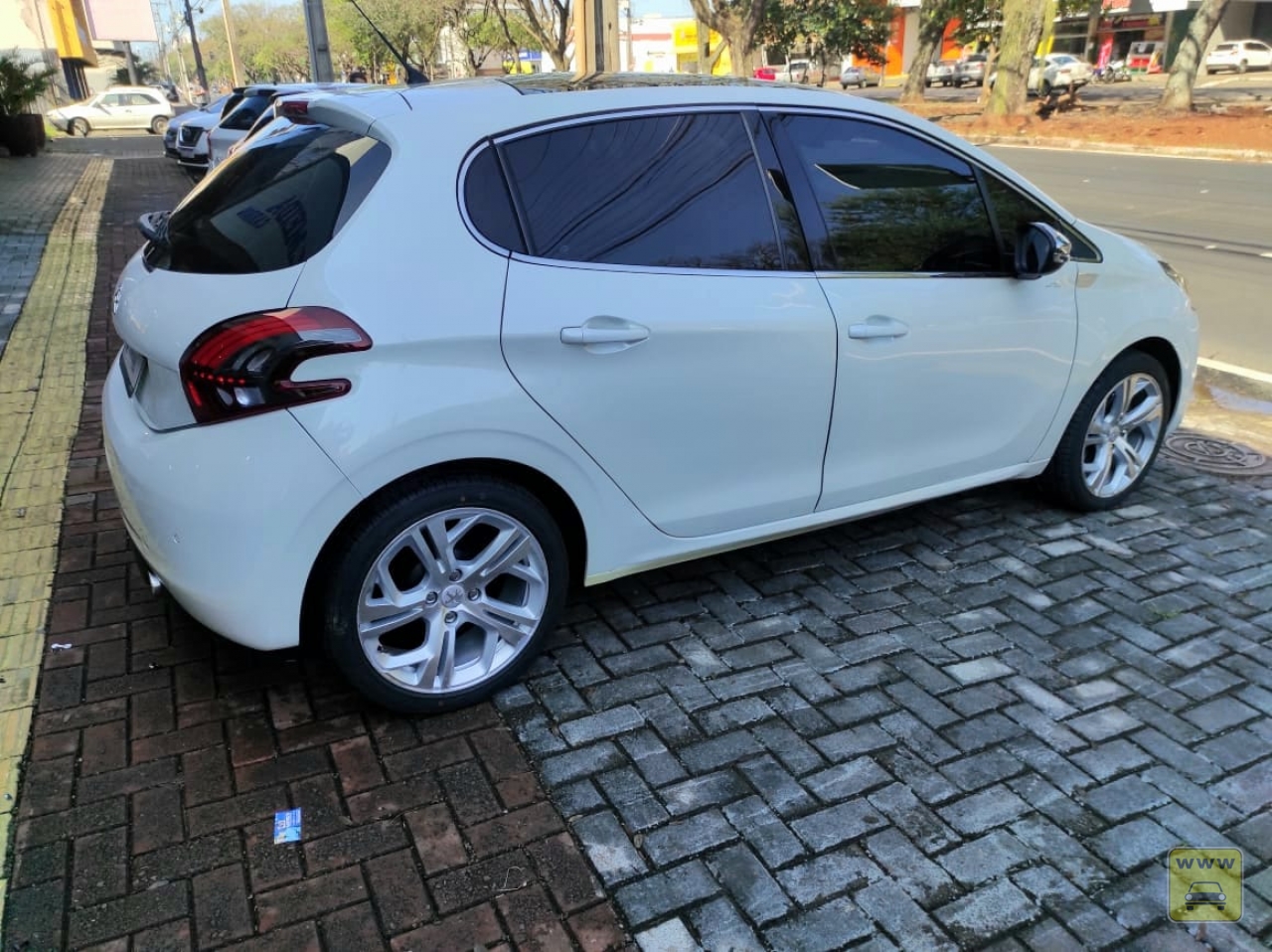 PEUGEOT 208 UBTECH. Veículo ALMEIDA CARROS