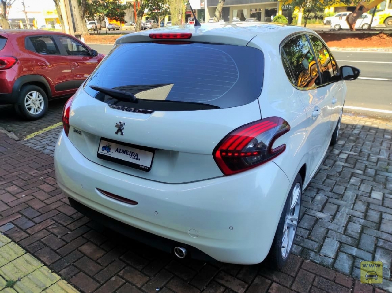 PEUGEOT 208 UBTECH. Veículo ALMEIDA CARROS