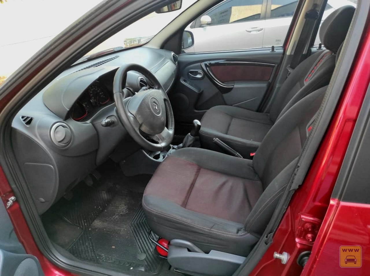 RENAULT SANDERO STEPWAY 1.6. Veículo ALMEIDA CARROS