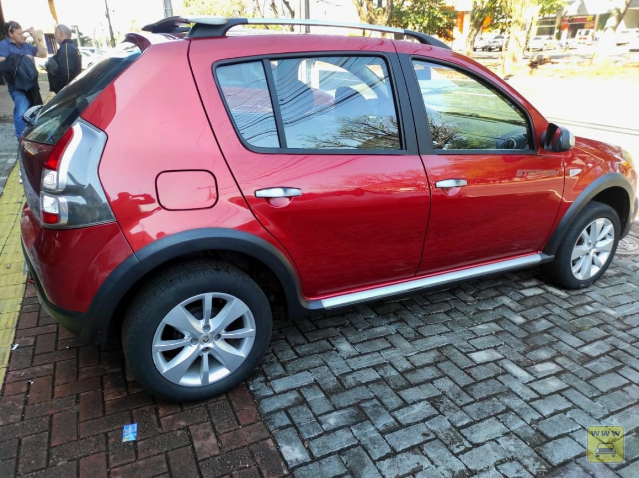 RENAULT SANDERO STEPWAY 1.6. Veículo ALMEIDA CARROS