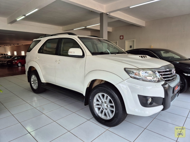 TOYOTA HILUX SW4 SRV D4-D 4x4 3.0 TDI Dies. Aut 15/15 | M3 AUTOMOVEIS | Portal OBusca