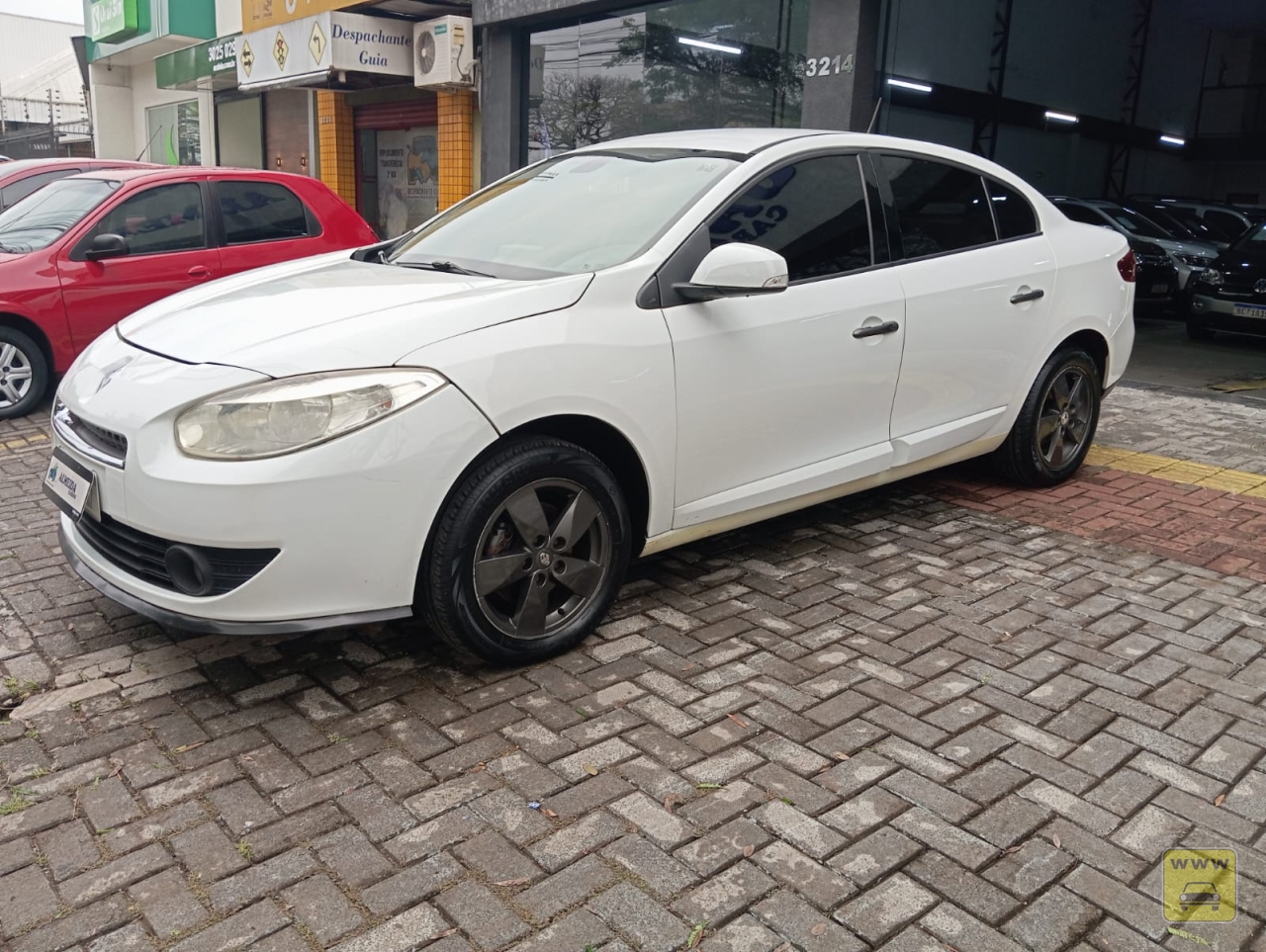 RENAULT FLUENCE DYNAMIQUE. Veículo ALMEIDA CARROS