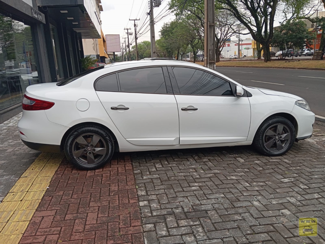 RENAULT FLUENCE DYNAMIQUE. Veículo ALMEIDA CARROS