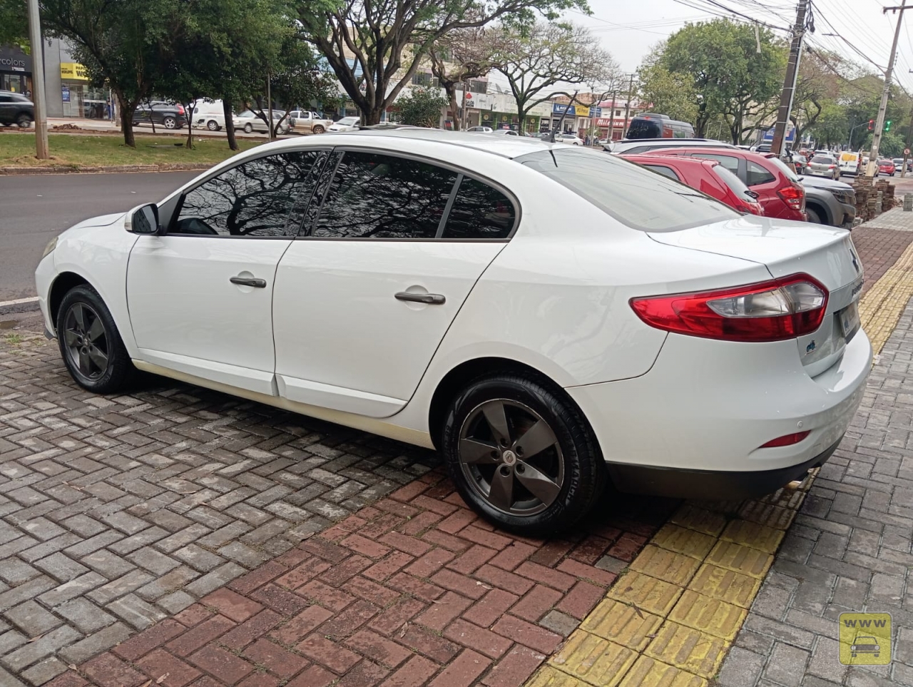 RENAULT FLUENCE DYNAMIQUE. Veículo ALMEIDA CARROS