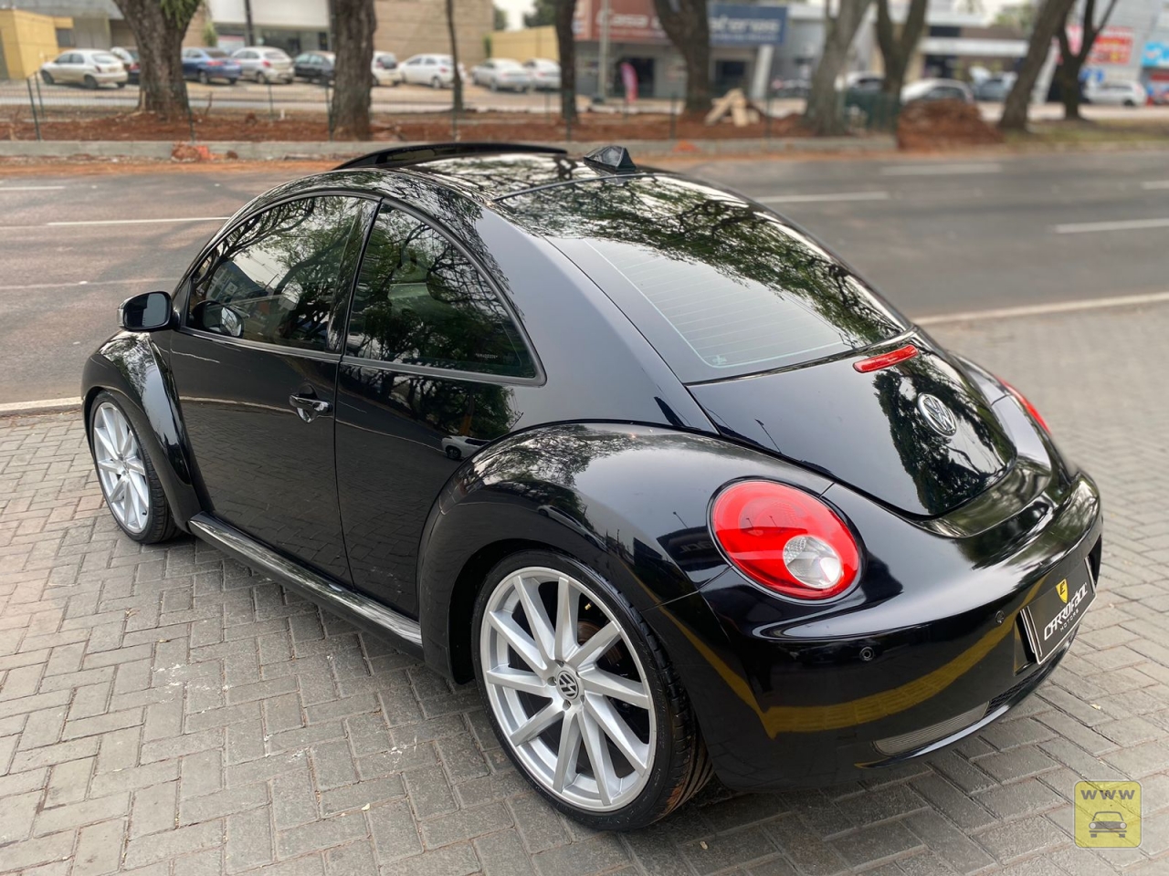 VOLKSWAGEN NEW BEETLE