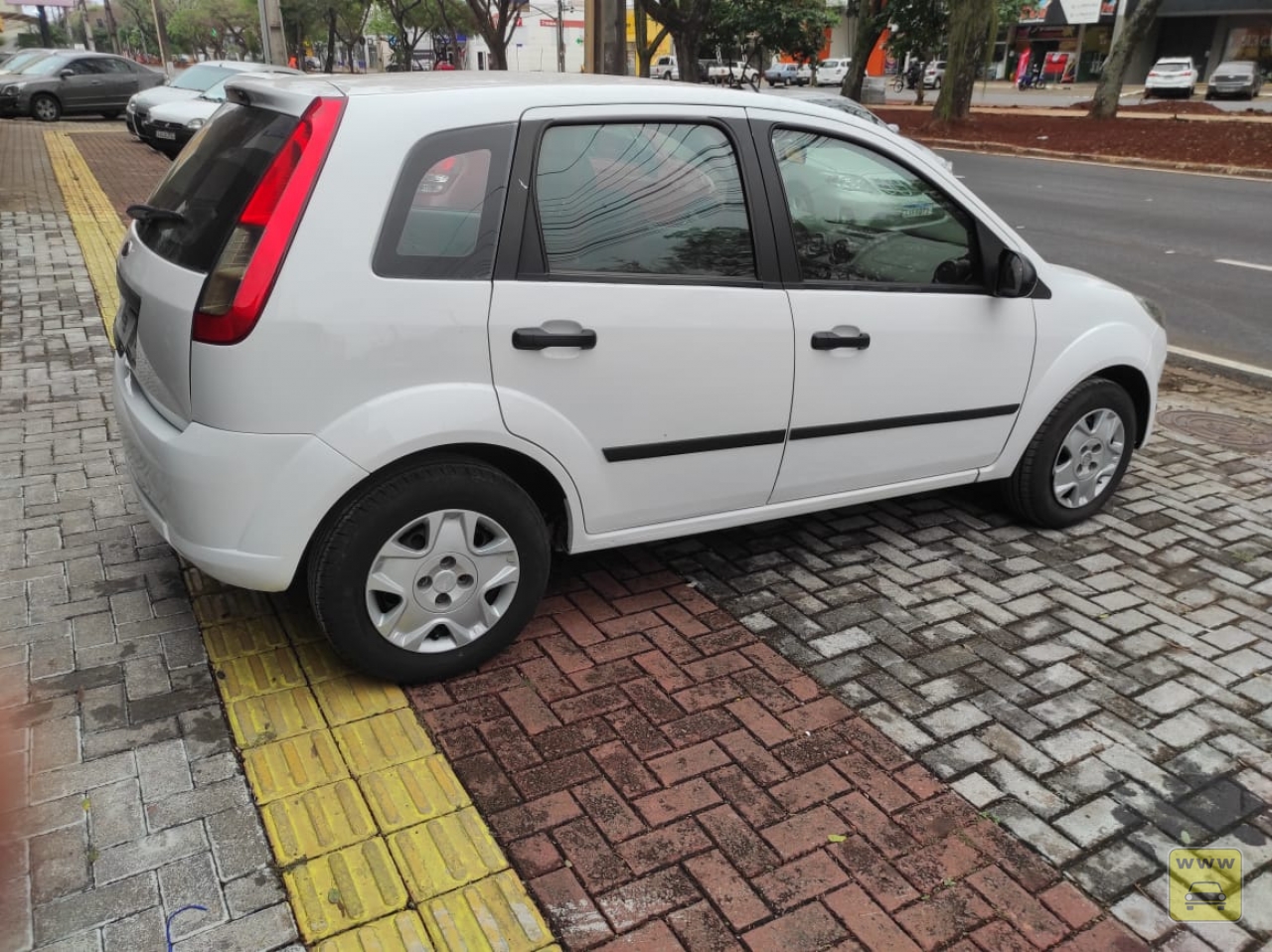 FORD FIESTA FLEX. Veículo ALMEIDA CARROS