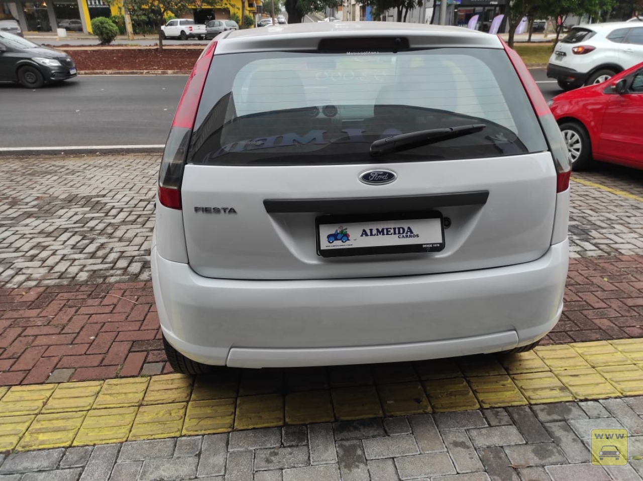 FORD FIESTA FLEX. Veículo ALMEIDA CARROS